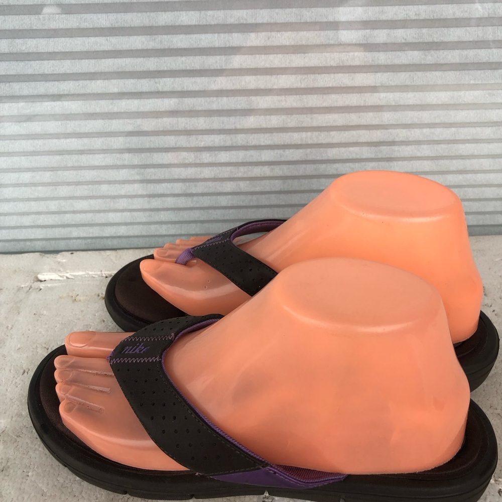 Nike Comfort Women's in Black and Purple FlipFlop Sandals Size 8 - Picture 9 of 13